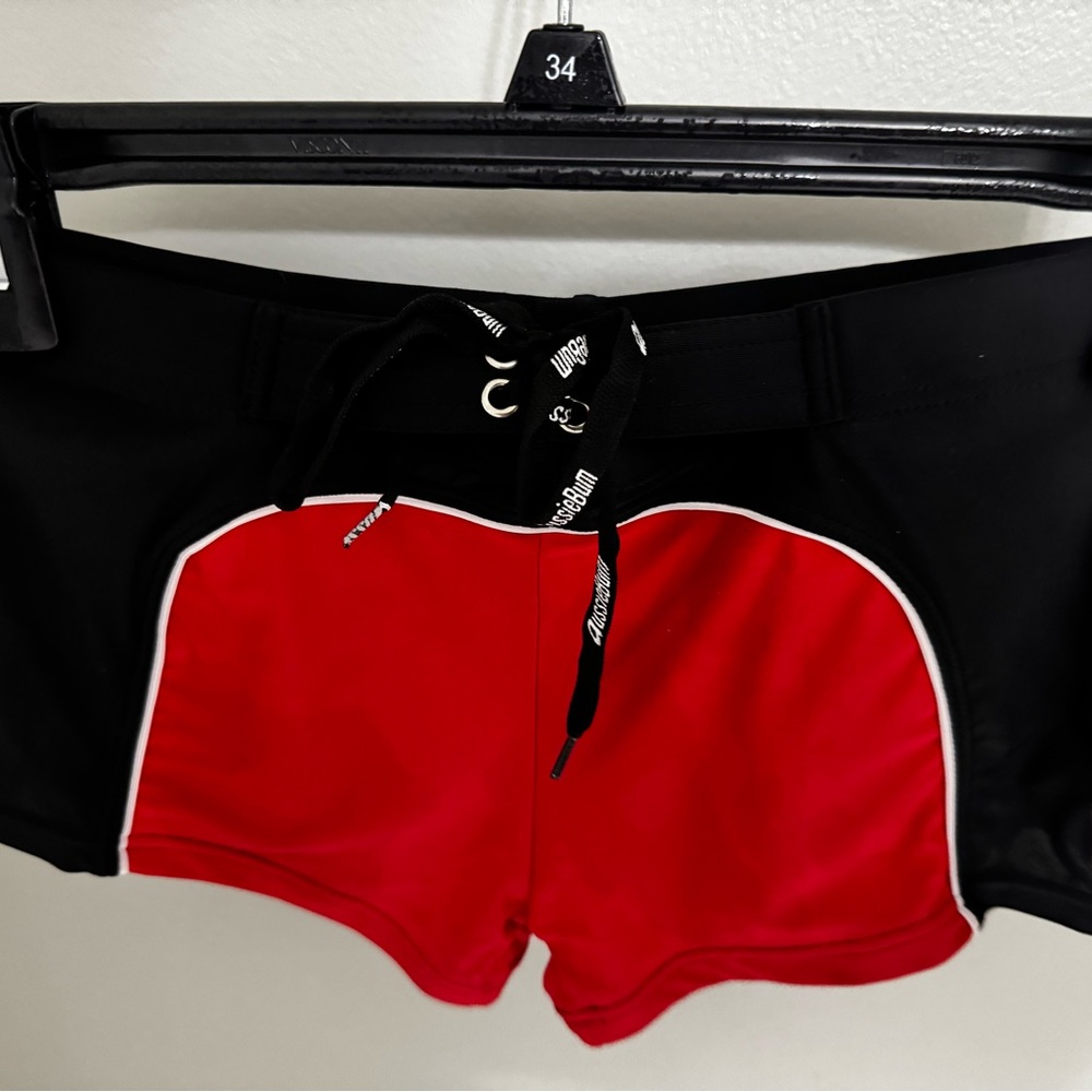 Aussiebum square cut swim red/black medium nwot